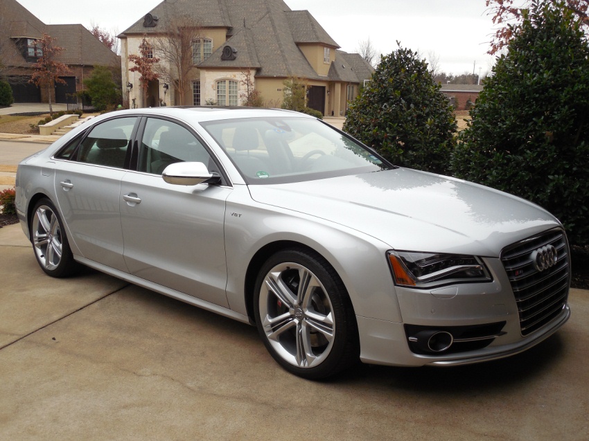 2013_Audi_S8_front1_zpseb0be1ec