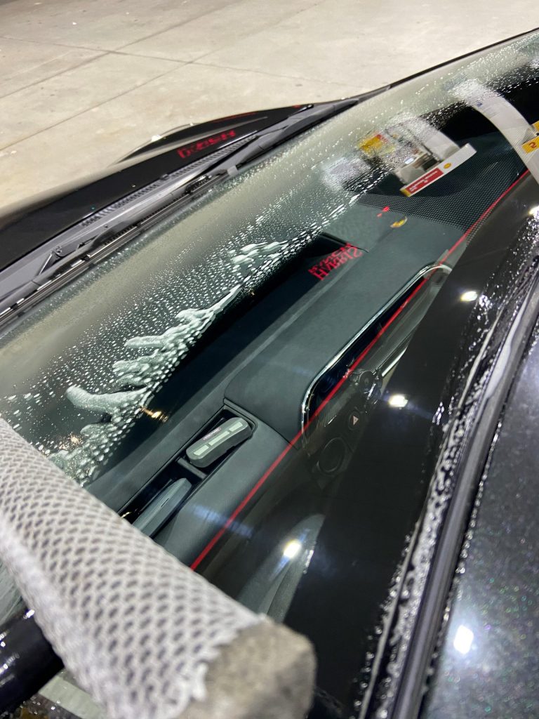 cleaning-window-with-squeegee-removal