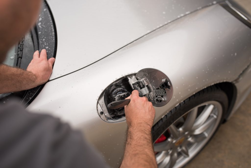 Detailing Porsche 911 gas door