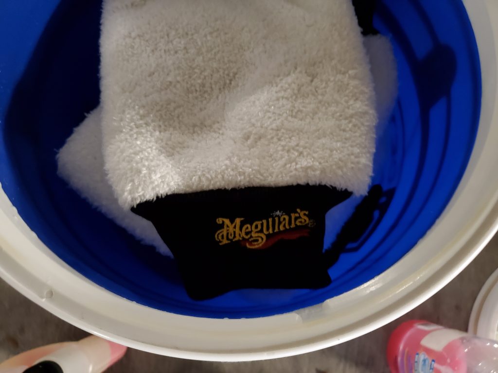 Wash-Mitt-Bucket