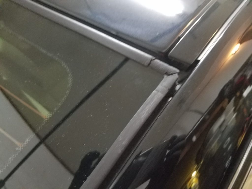 Trim Damage black BMW
