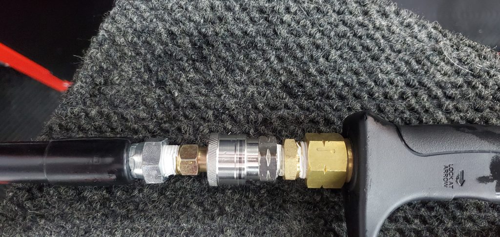 Fitting setup from hose (left) to gun (right)