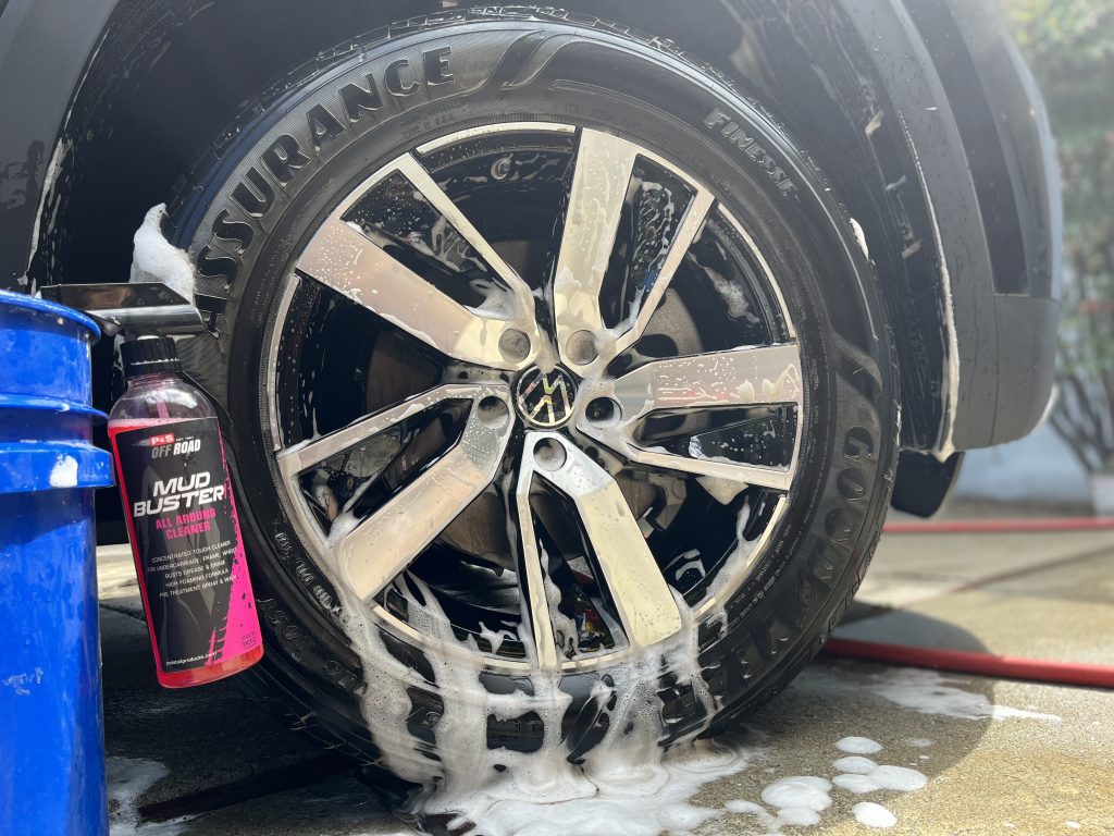 P&S Off Road Mud Buster All Around Cleaner Bottle and Tire