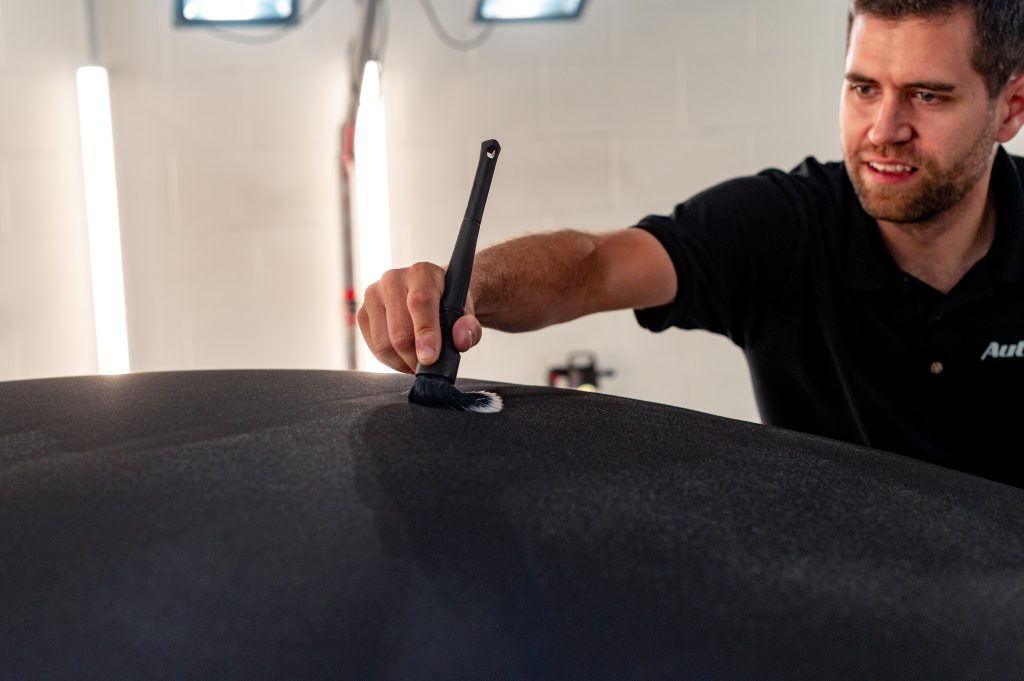 Porsche911_Fabric_Coating_Brush_Application