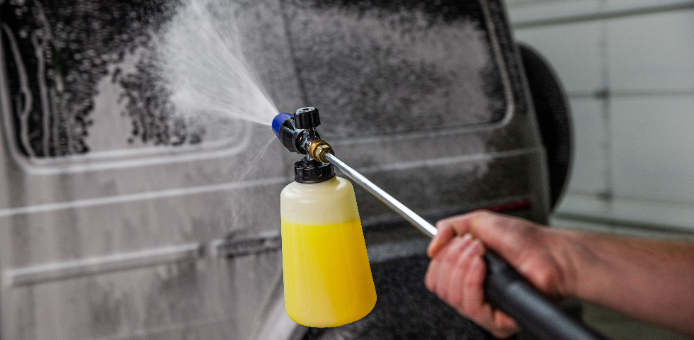 303 Ultra Suds Ceramic Wash Foam Lance Application