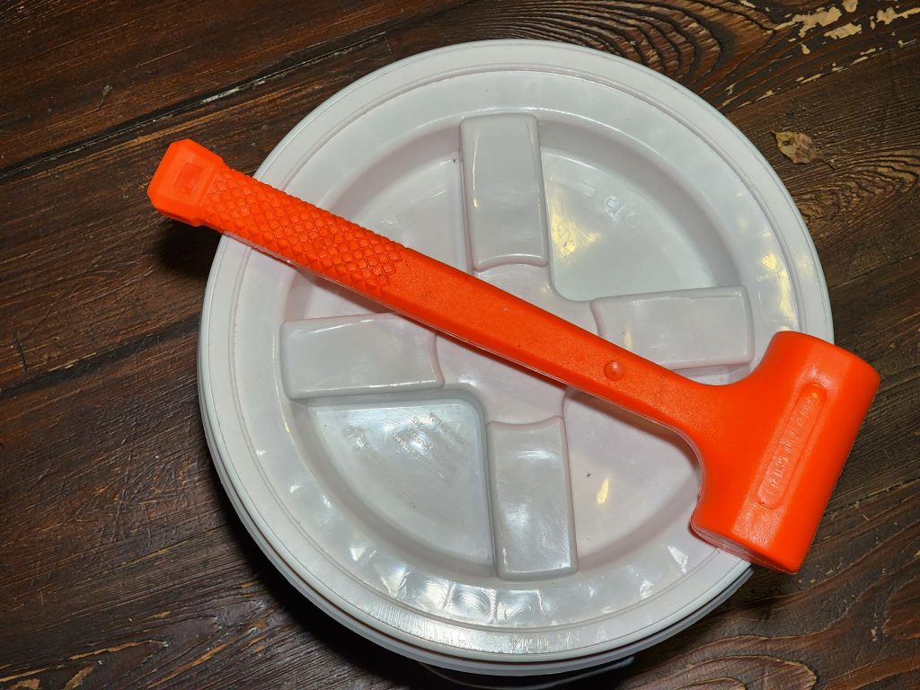 3.5-gallon bucket.gamma Seal Lid. Mallet