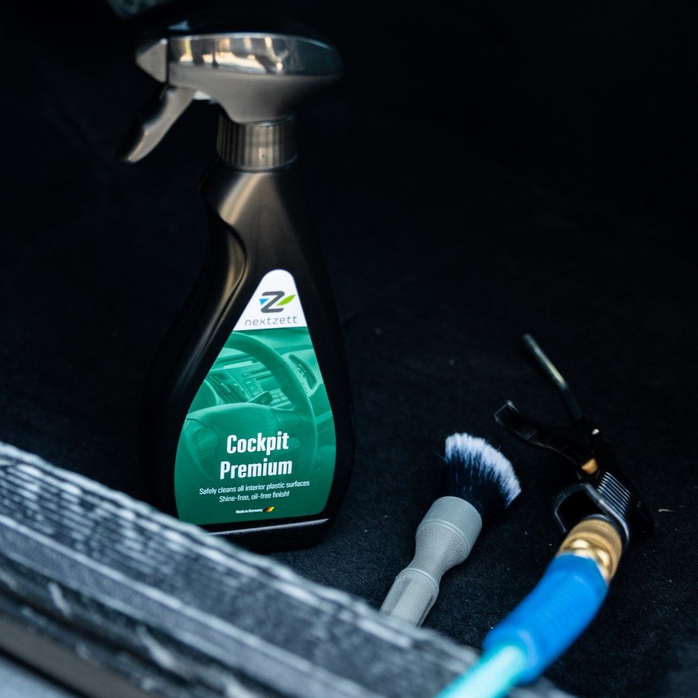 Cockpit Premium cleans interior plastic trim