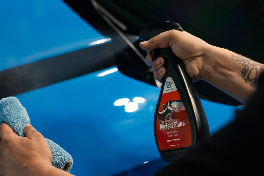 nextzett Perfect Shine spray on blue car