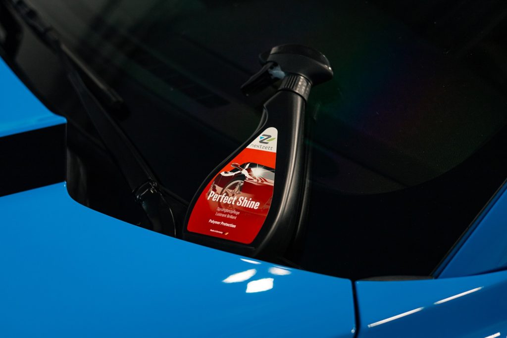 nextzett Perfect Shine on glossy blue car
