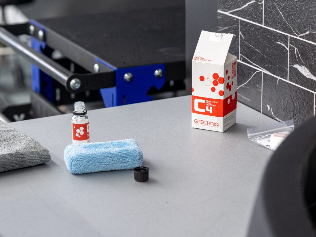 C4 Box and Bottle with Applicator
