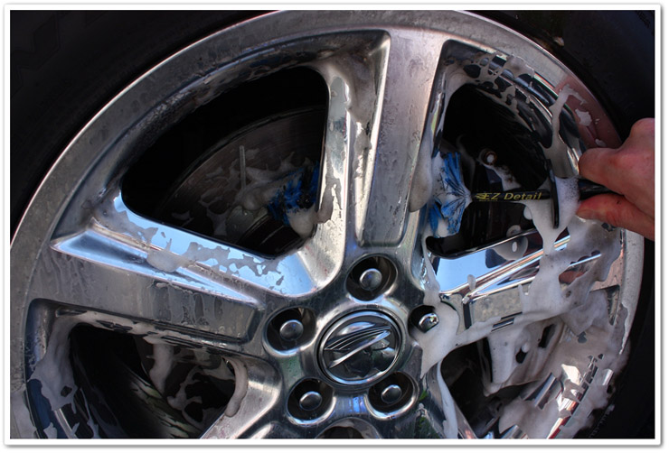 Mini E-Z Detail Brush cleaning brake calipers Mini E-Z Detail Brush cleaning brake calipers